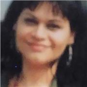 Llicenciada en dret, amb experiència professional en l’àrea jurídic-administrativa i de recursos humans, amb formació en docència